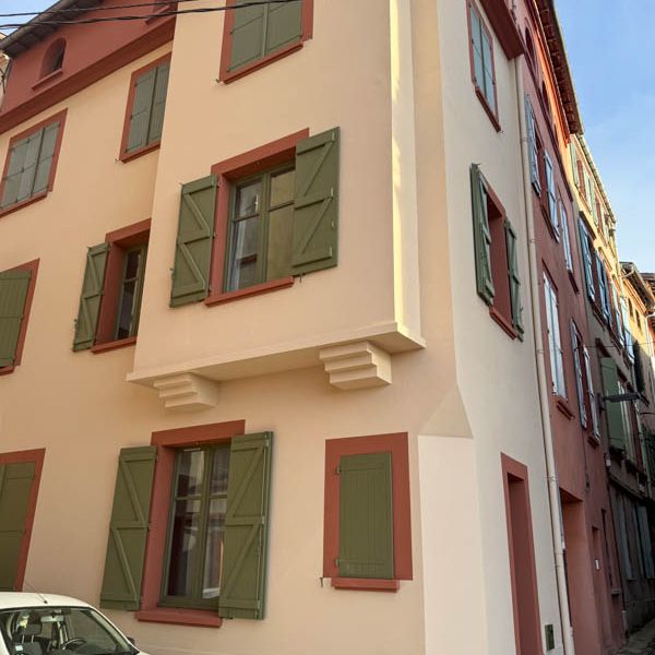 Ravalement batiment coin de rue